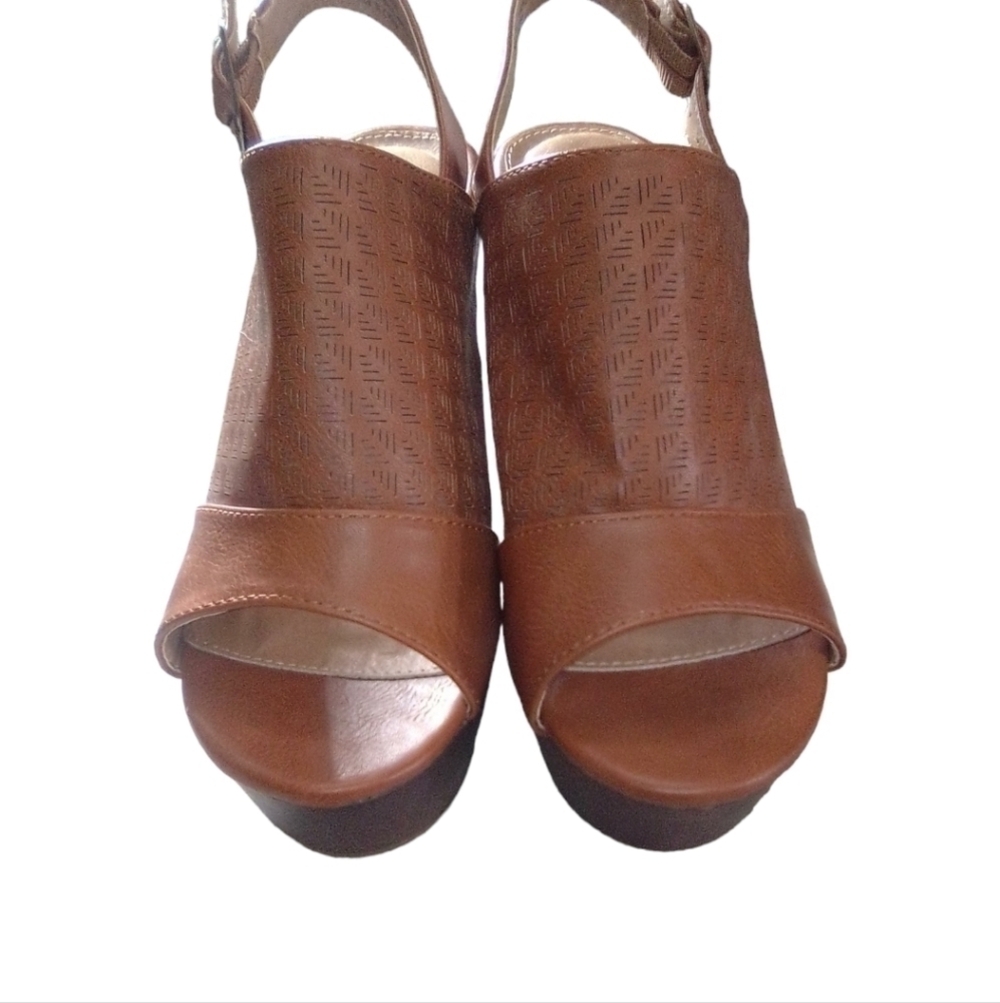 Report Harper Open Toed Sandals size 5.5